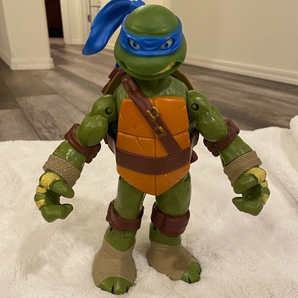 Teenage Mutant Ninja Turtles Leonardo 10 inch plastic doll, EUC